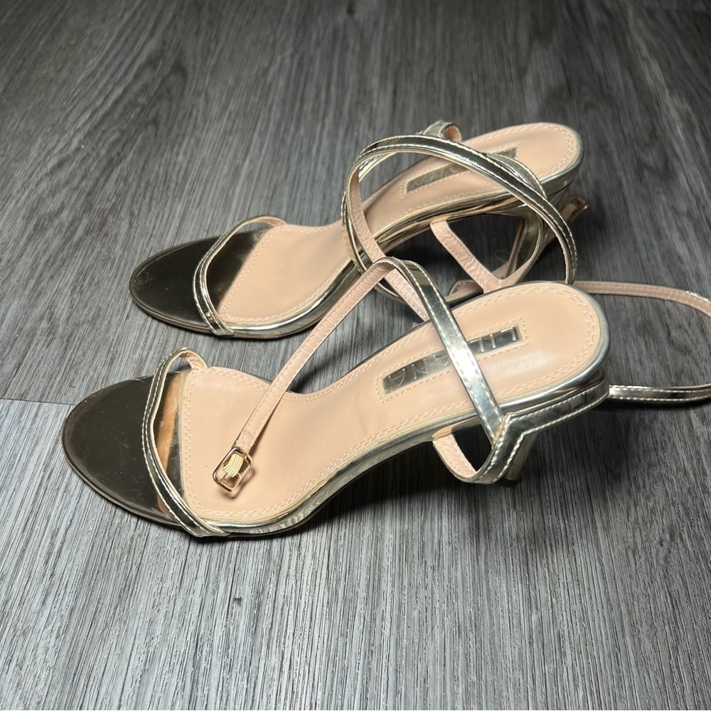 New Liliana Women's Metallic gold Strappy Heels - Picture 2 of 5